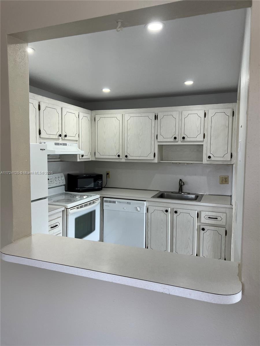 KINGS POINT BRITTANY COND - Residential
