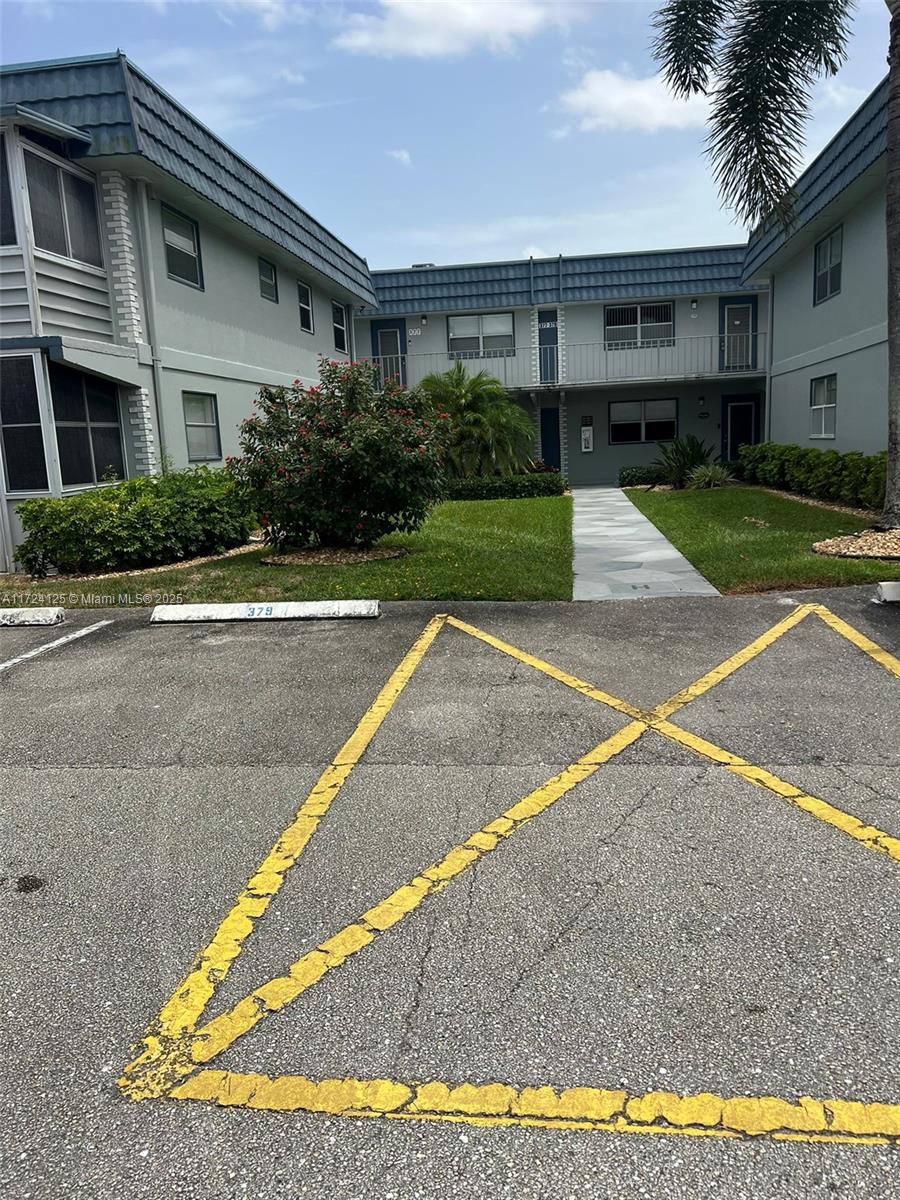 KINGS POINT BRITTANY COND - Residential