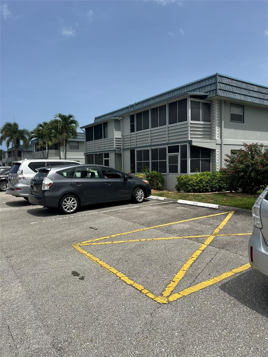KINGS POINT BRITTANY COND - Residential