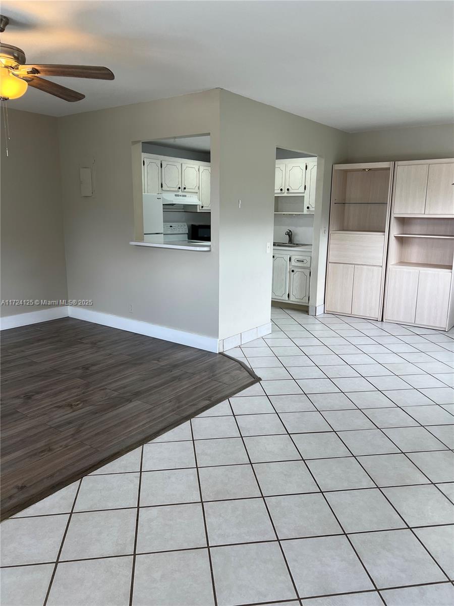 KINGS POINT BRITTANY COND - Residential