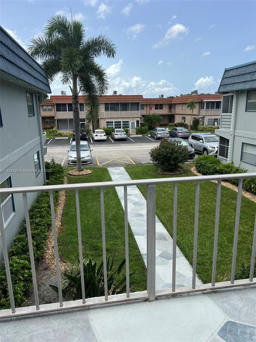 KINGS POINT BRITTANY COND - Residential