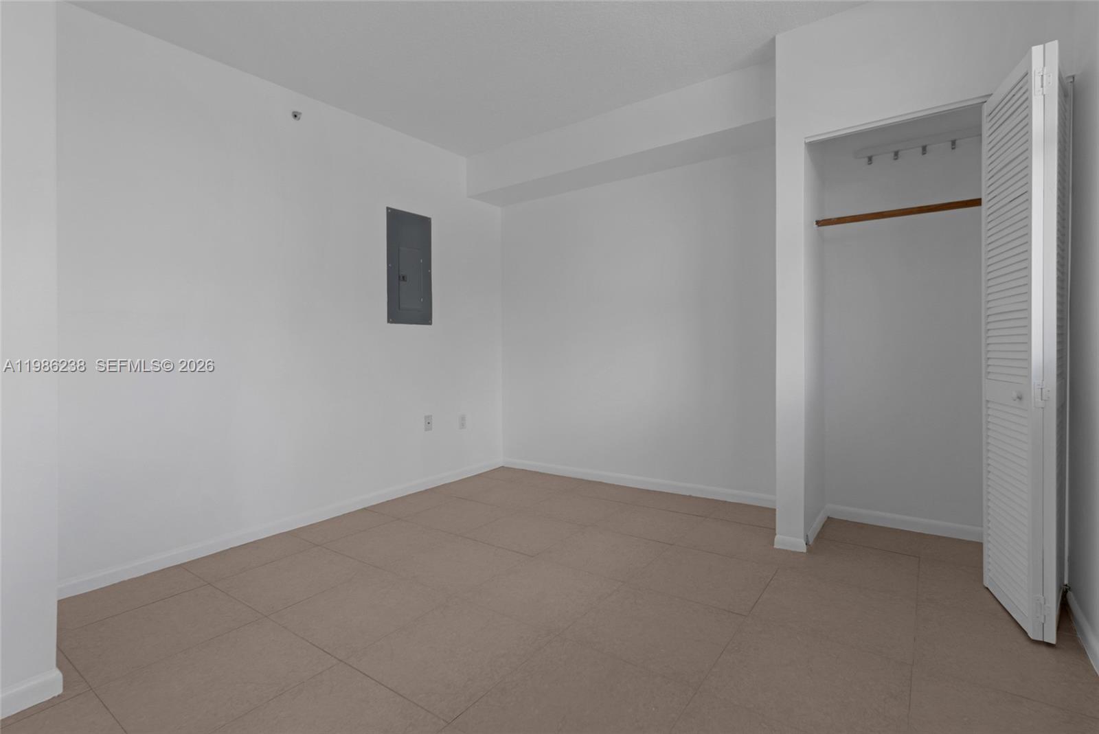 BREEZE CONDO - Residential