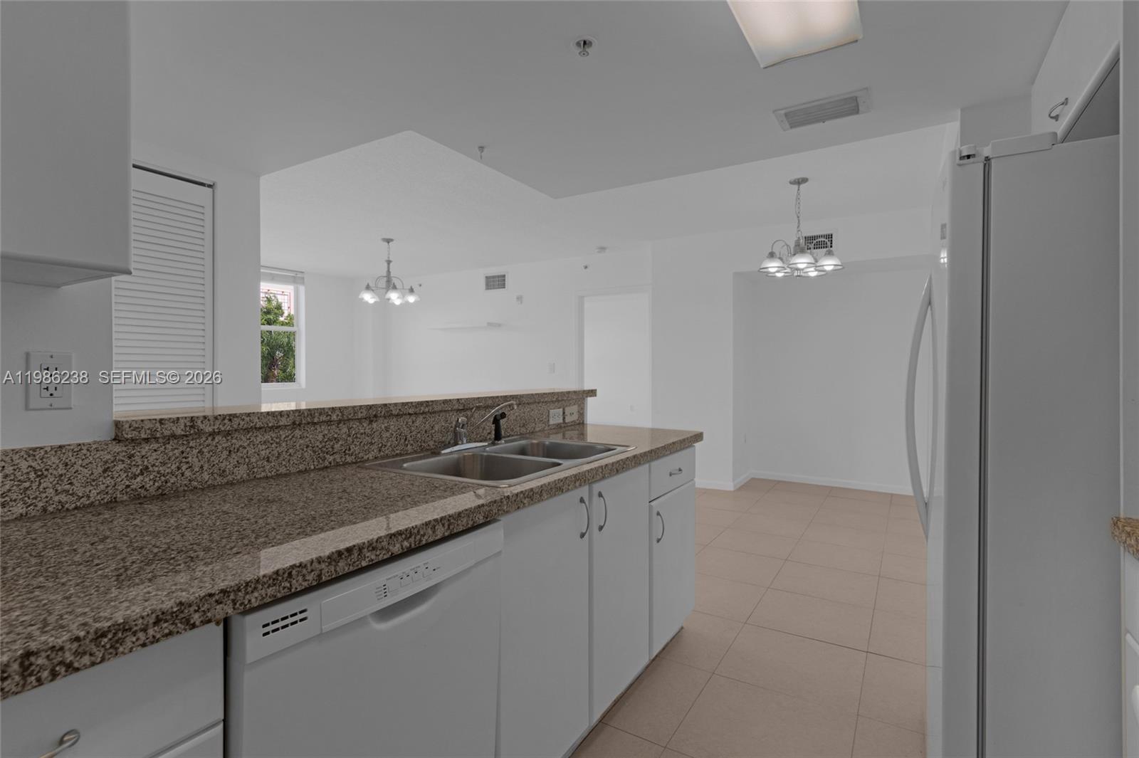 BREEZE CONDO - Residential