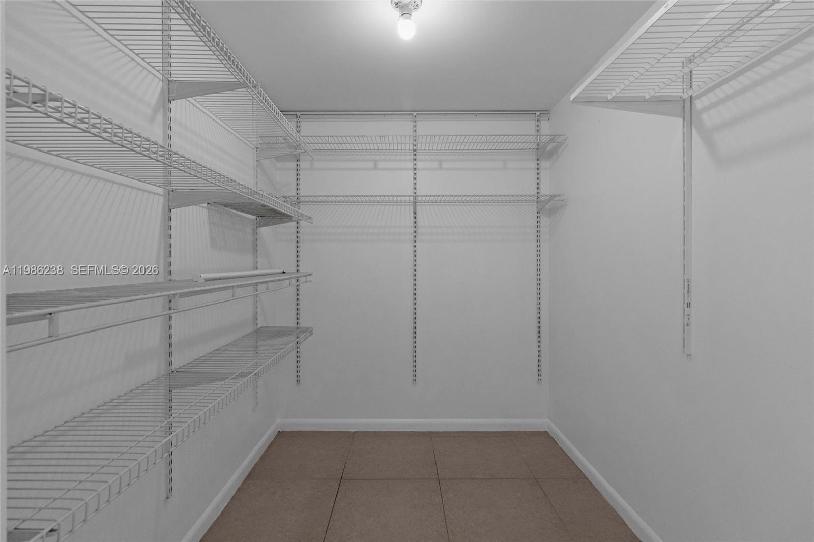 BREEZE CONDO - Residential