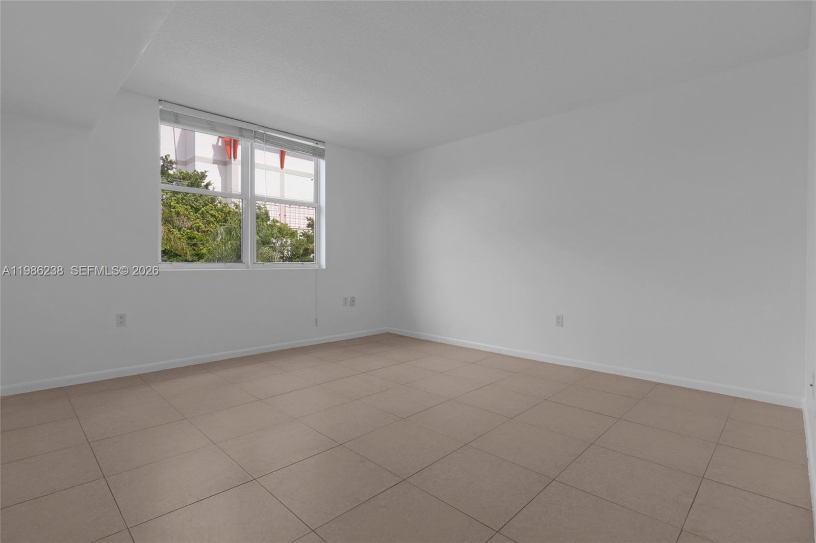 BREEZE CONDO - Residential