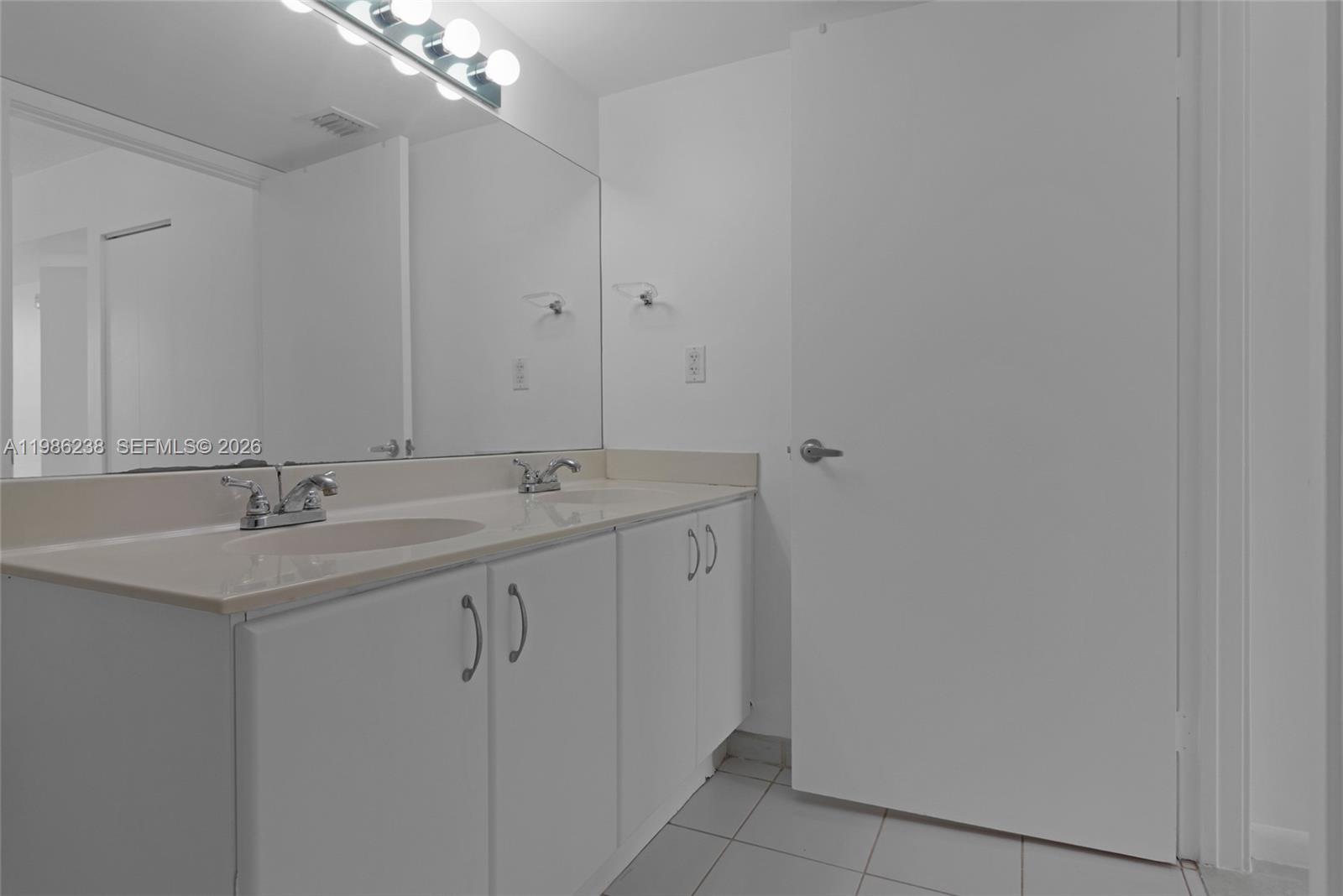 BREEZE CONDO - Residential