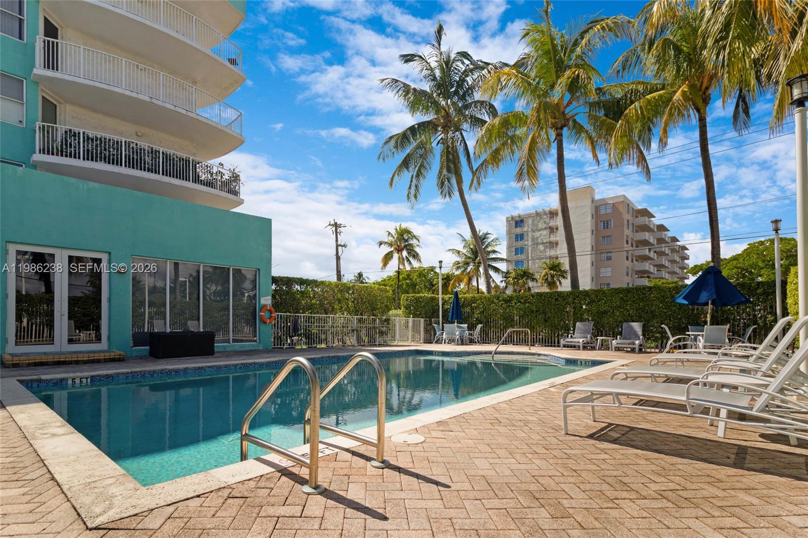 BREEZE CONDO - Residential