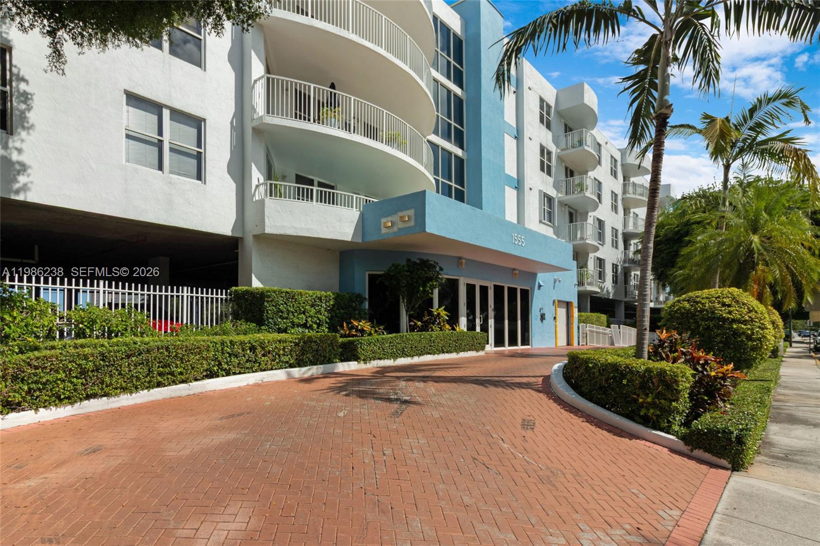 BREEZE CONDO - Residential