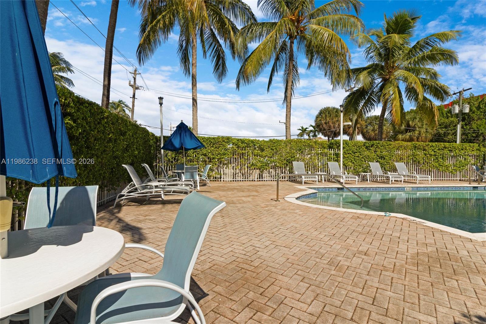 BREEZE CONDO - Residential