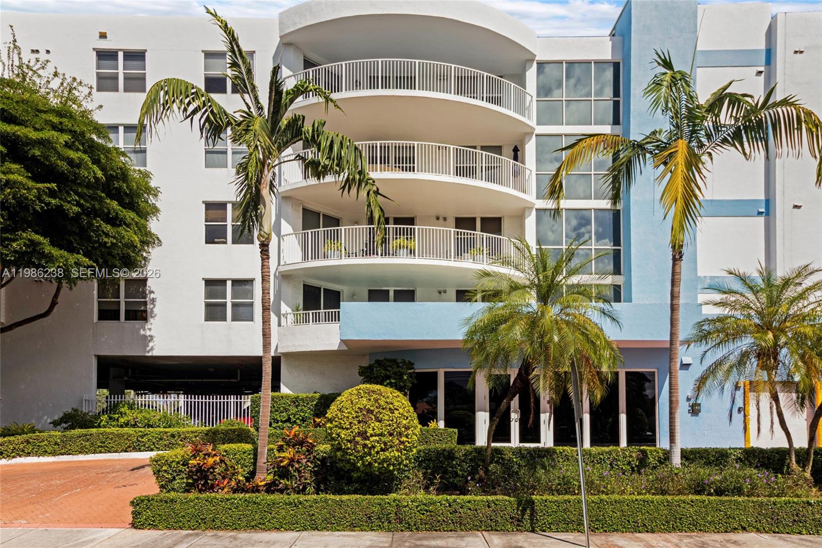 BREEZE CONDO - Residential