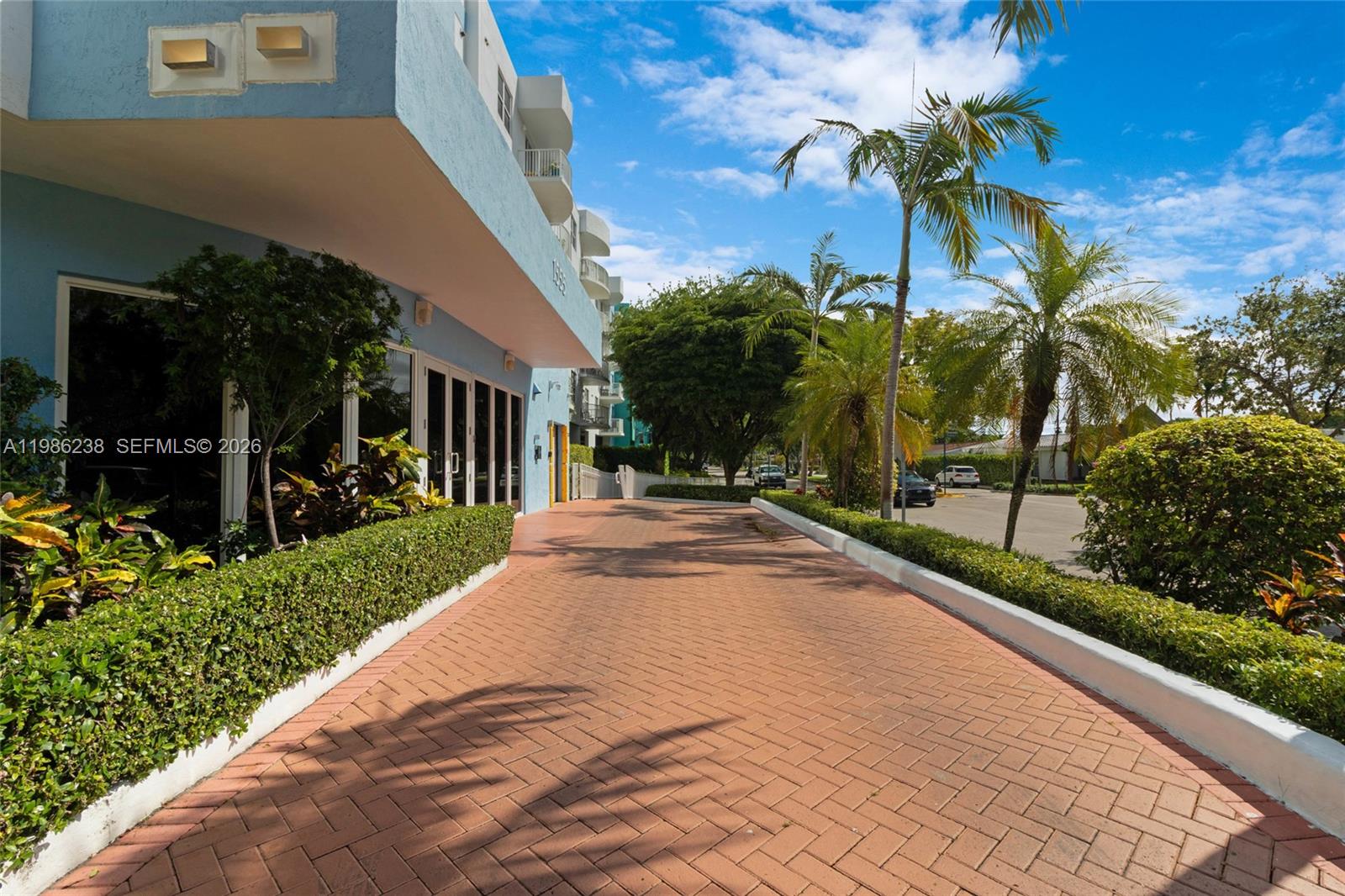 BREEZE CONDO - Residential