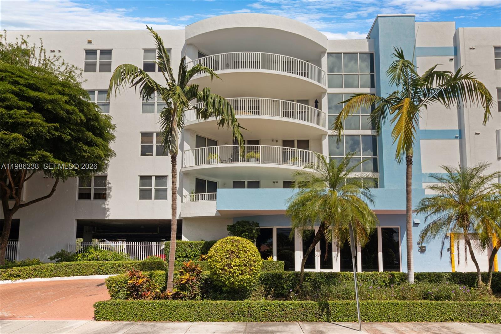 BREEZE CONDO - Residential