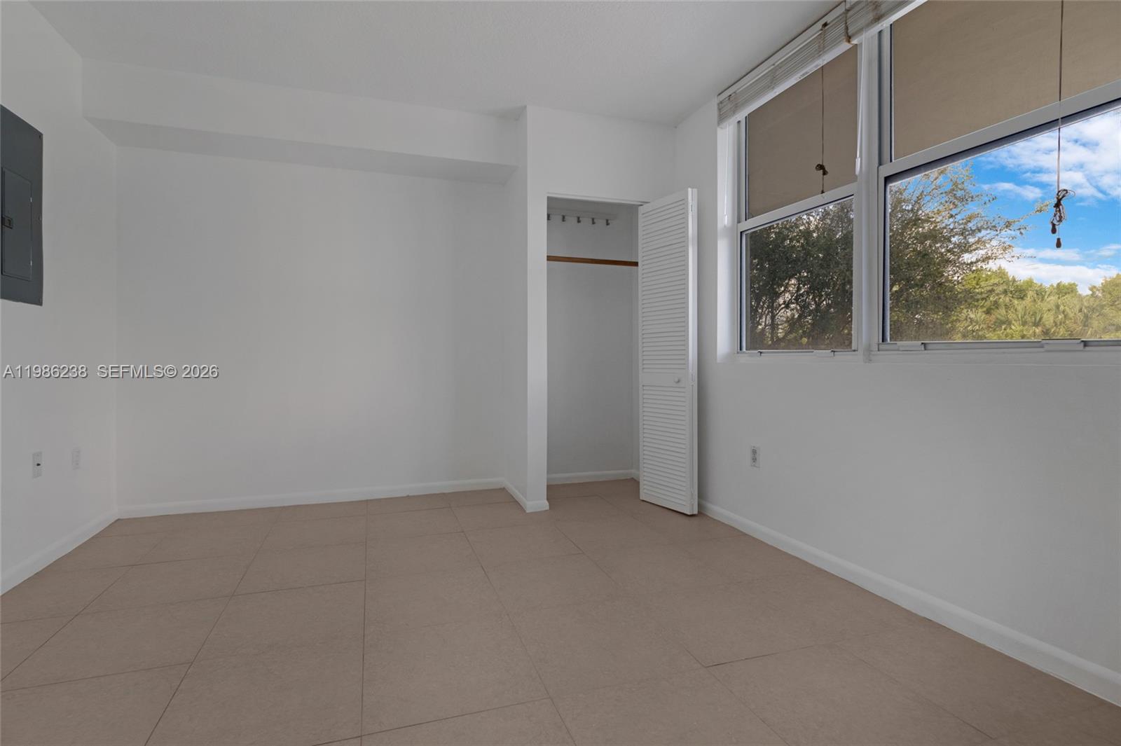 BREEZE CONDO - Residential