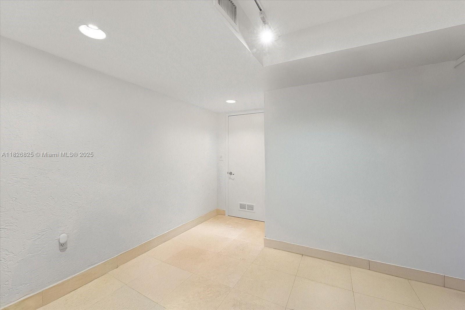 PARADISE POINT 1ST AMENDM - Residential