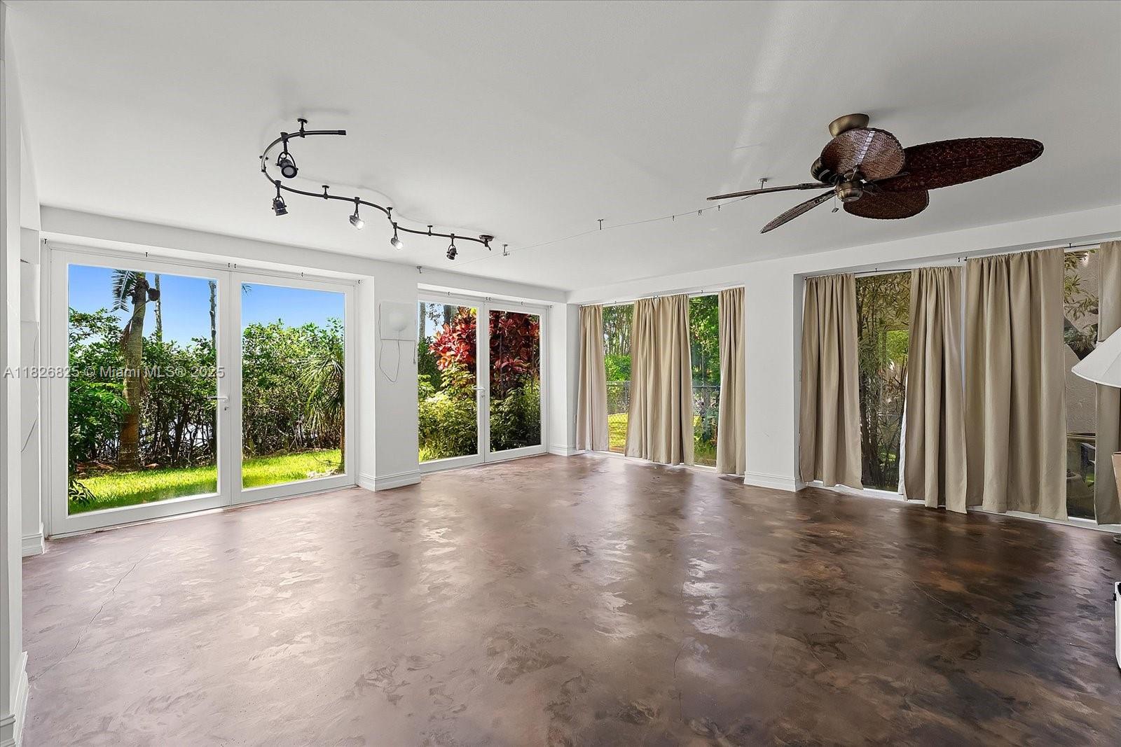 PARADISE POINT 1ST AMENDM - Residential