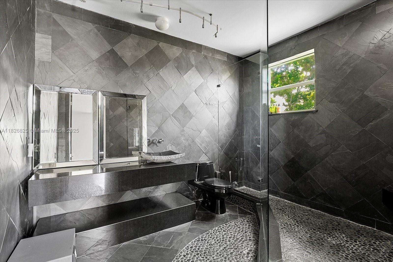 PARADISE POINT 1ST AMENDM - Residential