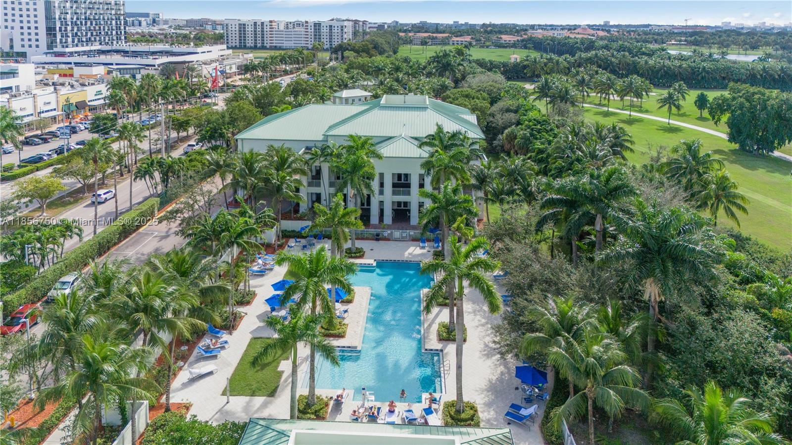 Excellent property super well located in the Blue Resort. Fully equipped, short-term rental for weeks or up to 6 months, right across the street from the Downtown Doral restaurant. It comes equipped with a washer-dryer and everything you need for a relaxing stay. The units can accommodate four people very comfortably. The Bleu Resort offers a gym, pool, spa, and restaurant. All utilities are included: internet, electricity, and water. Arbnb is authorized, allowing you to enjoy your vacation and earn an income.