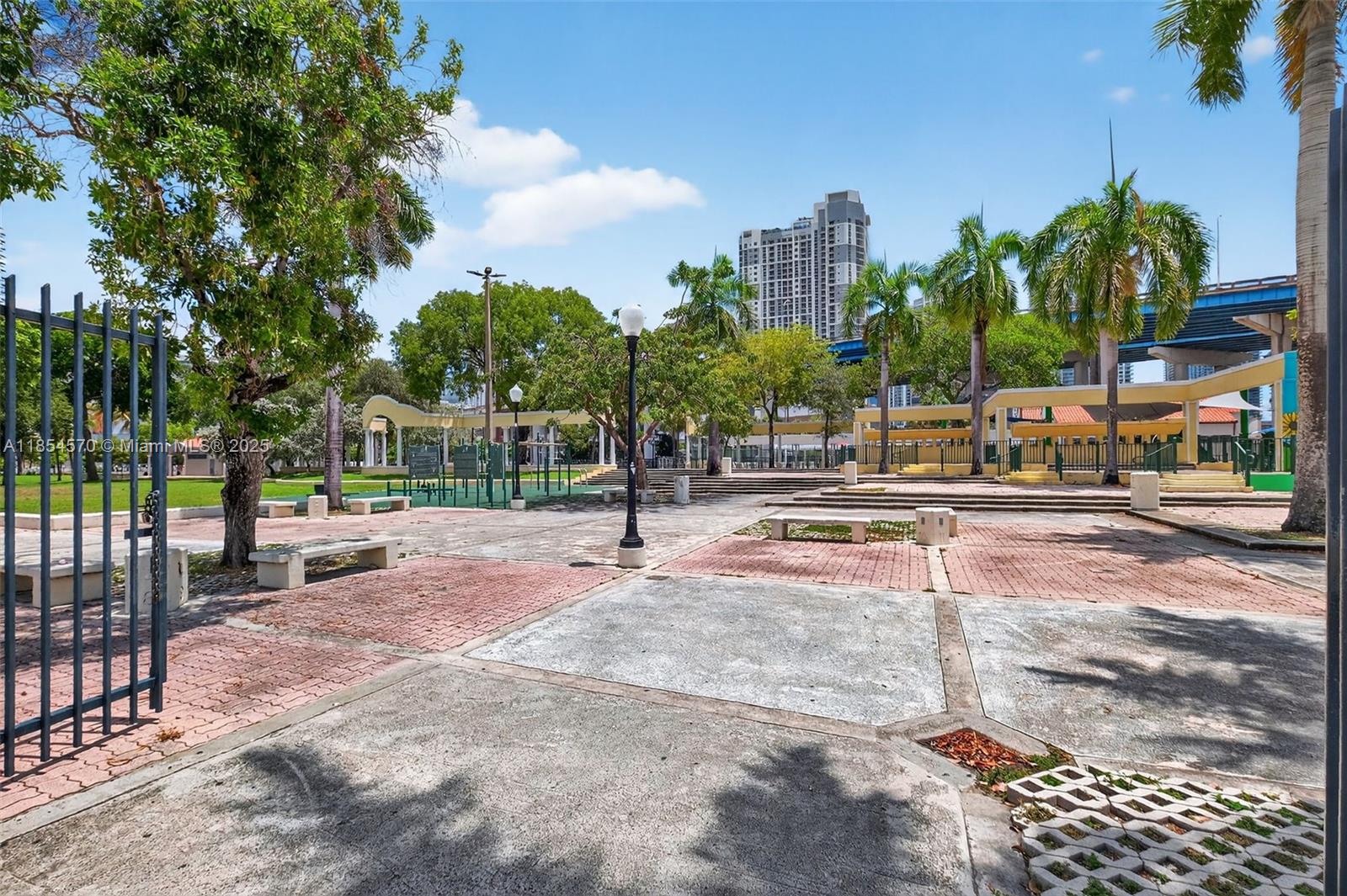 VILLA NAVARRA CONDO - Residential