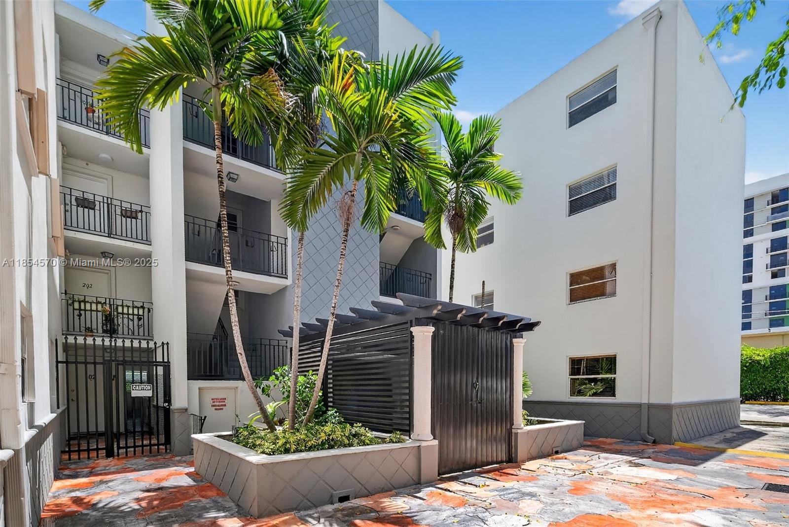 444 SW 4th St 105