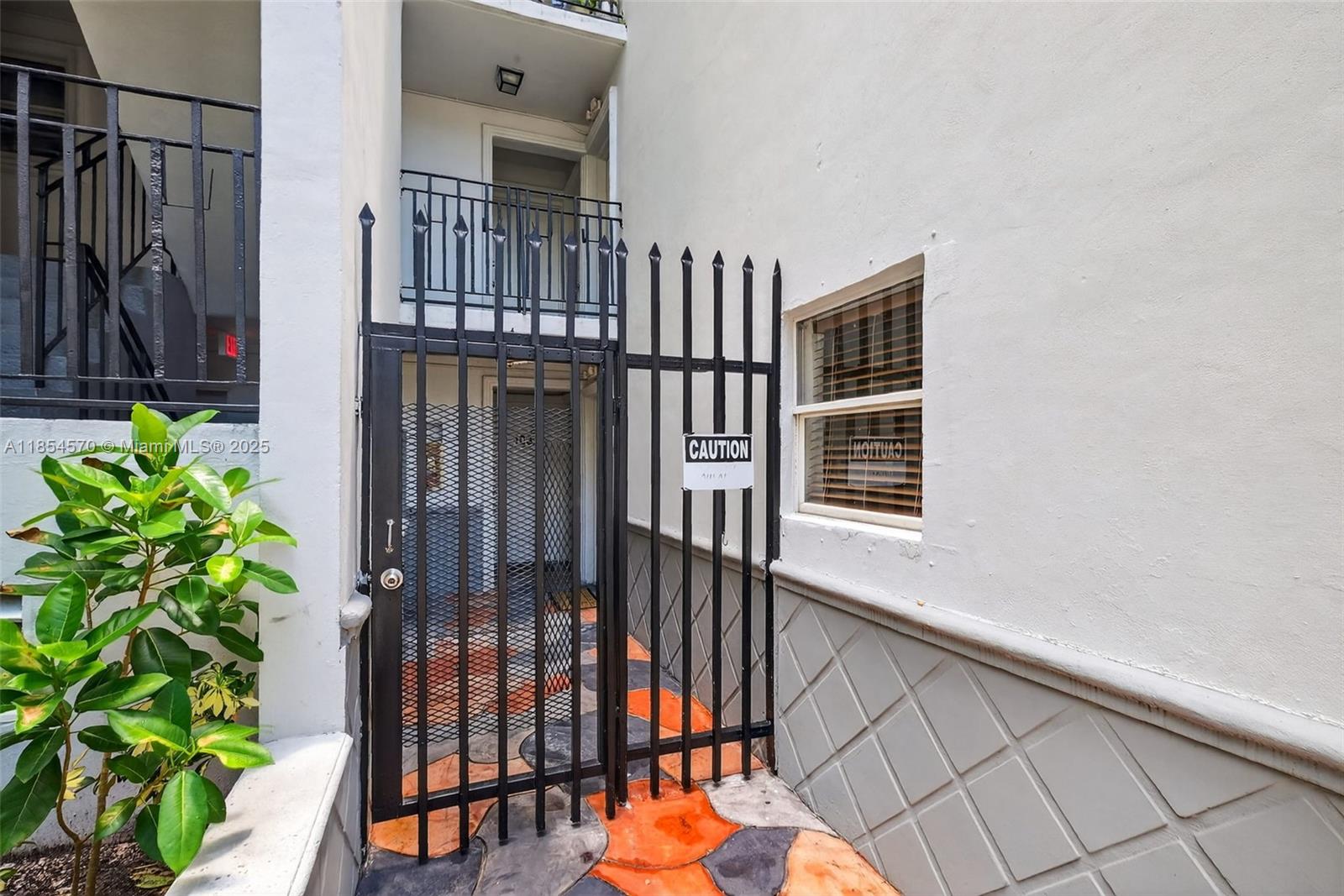 444 SW 4th St 105