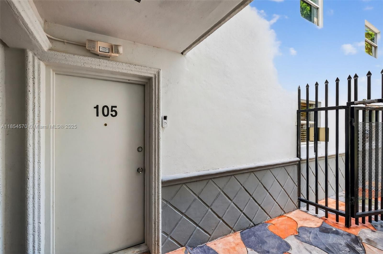 444 SW 4th St 105