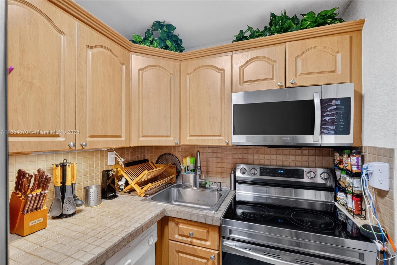 VILLA NAVARRA CONDO - Residential