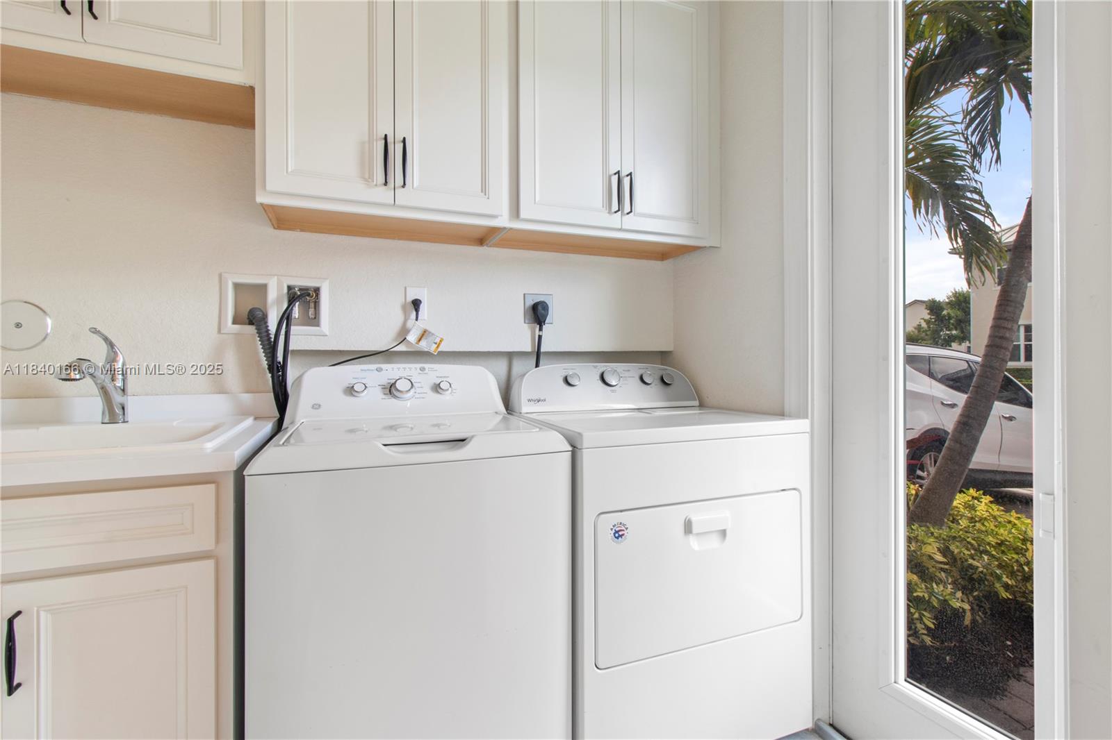 HILLCREST COUNTRY CLUB SO - Residential Lease