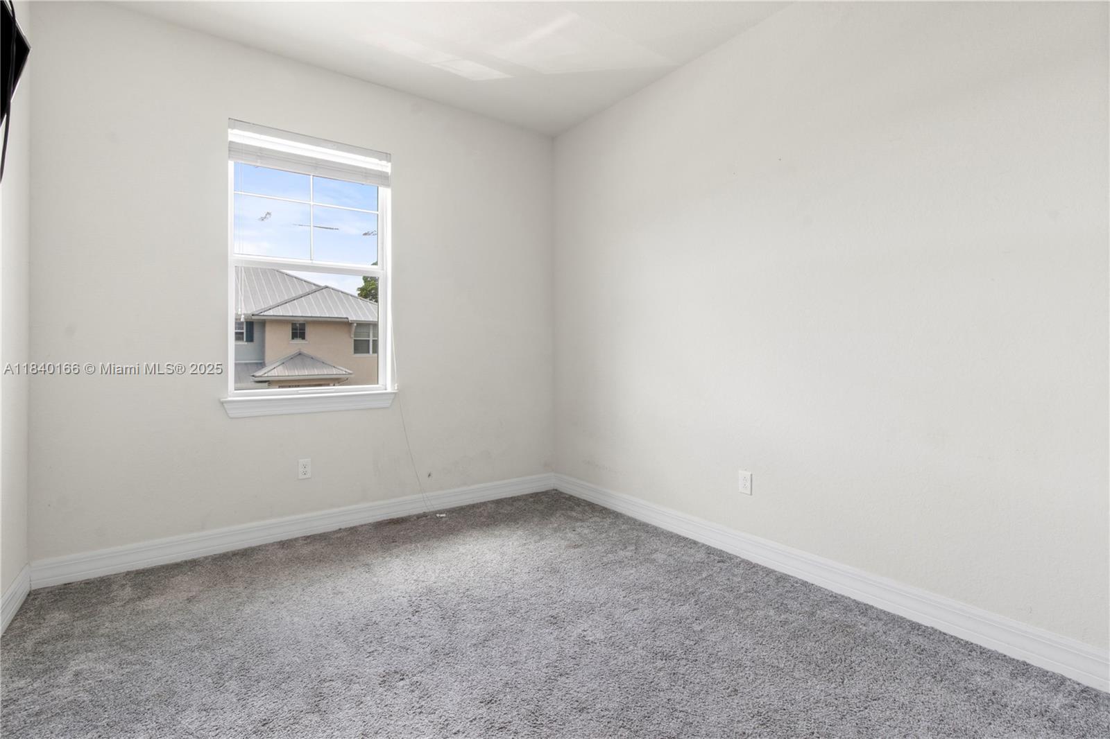 HILLCREST COUNTRY CLUB SO - Residential Lease