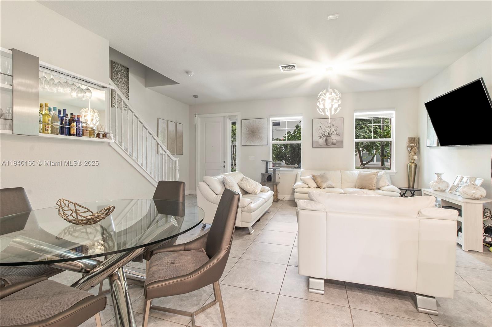 HILLCREST COUNTRY CLUB SO - Residential Lease