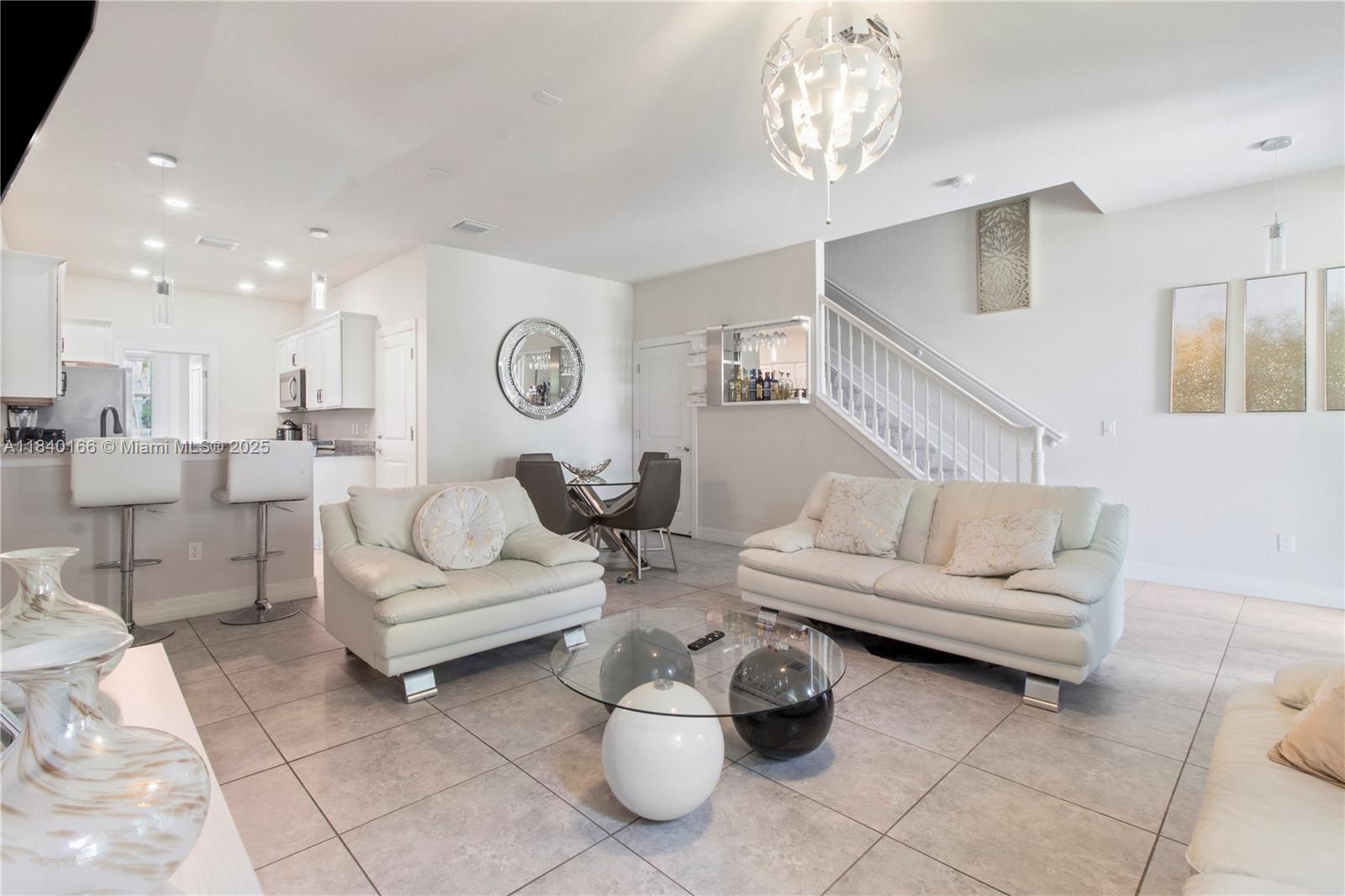 HILLCREST COUNTRY CLUB SO - Residential Lease