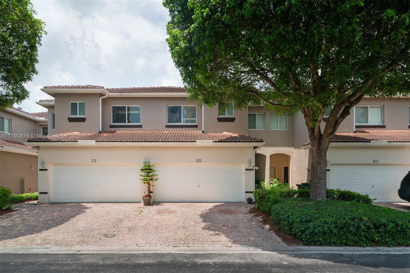 Spacious 3Bd/2.5 Bathroom Lakefront townhome with 2 car garage in a gated resort style community. Tile throughout with large open kitchen, and with spacious living areas. The master suite features a private balcony with lake views. Don’t miss this opportunity.