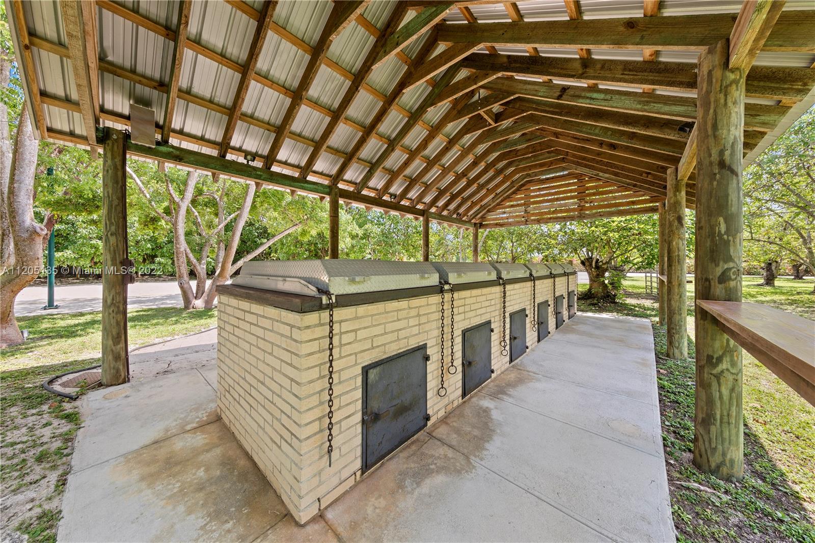 5 UPT0 10 AC RESORT ESTATE - Residential