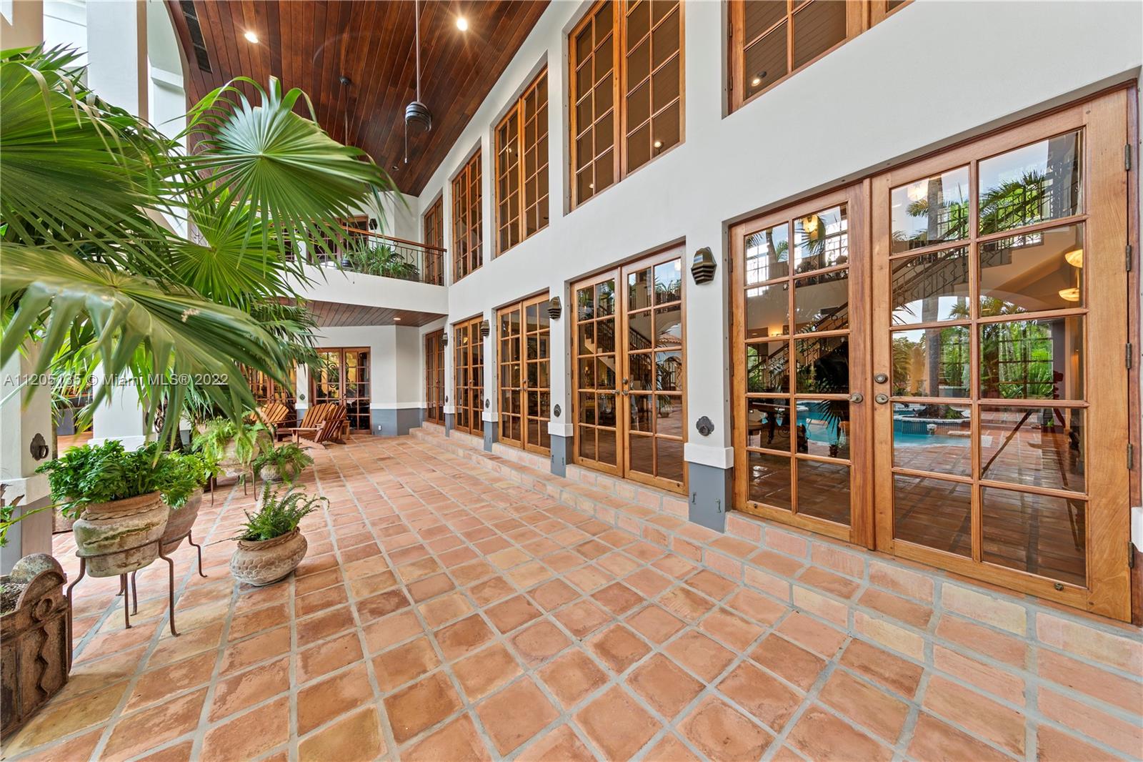 5 UPT0 10 AC RESORT ESTATE - Residential