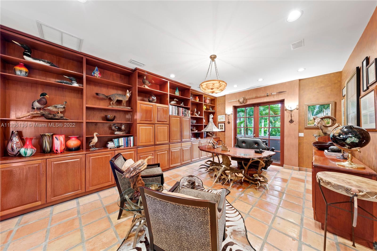 5 UPT0 10 AC RESORT ESTATE - Residential