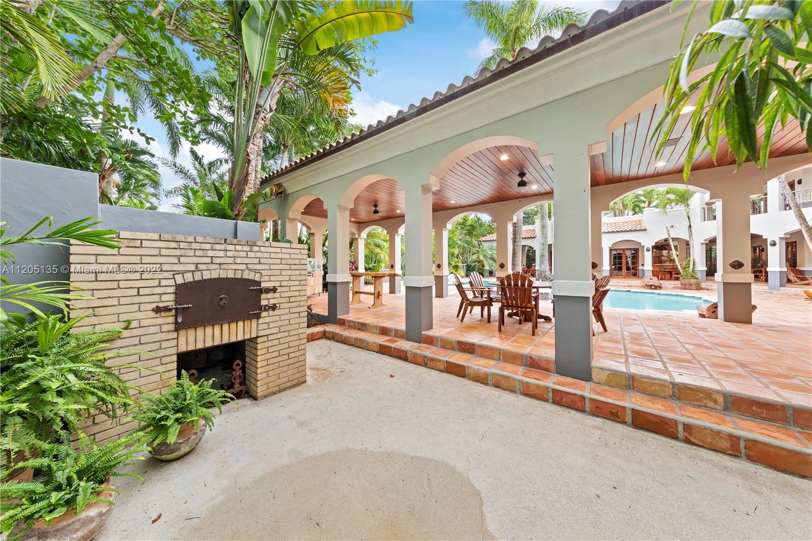 5 UPT0 10 AC RESORT ESTATE - Residential