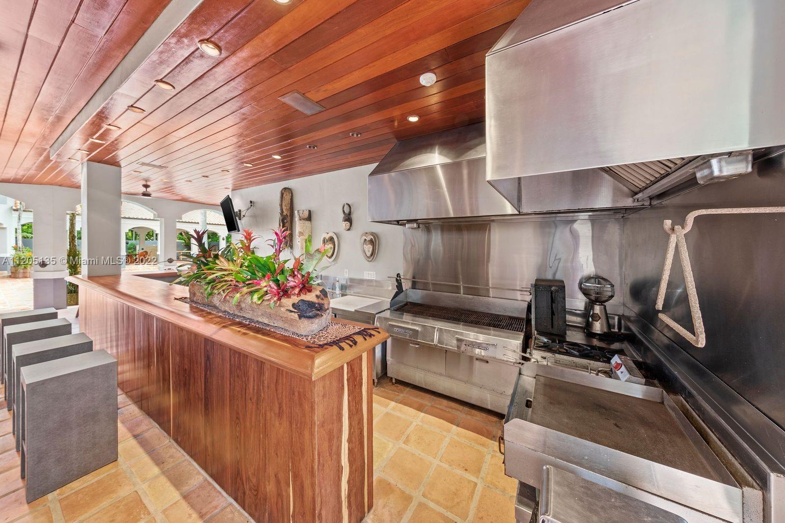 5 UPT0 10 AC RESORT ESTATE - Residential