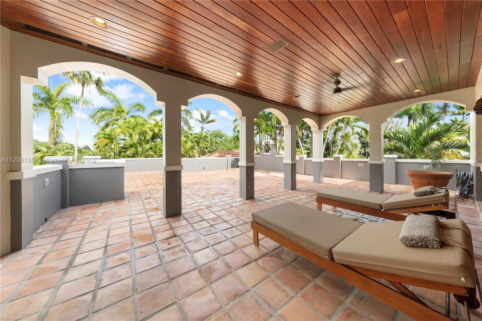 5 UPT0 10 AC RESORT ESTATE - Residential