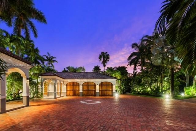 5 UPT0 10 AC RESORT ESTATE - Residential