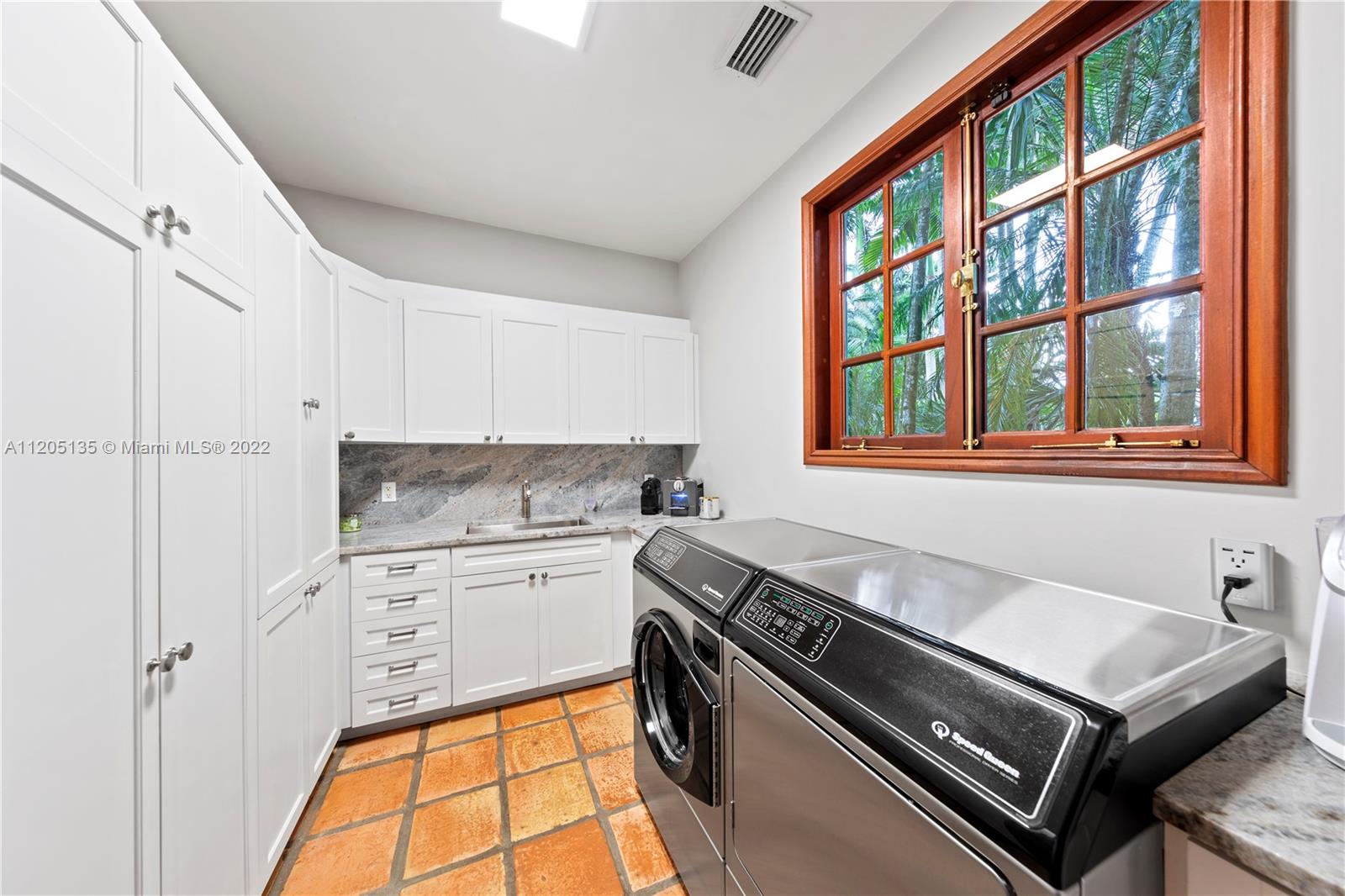 5 UPT0 10 AC RESORT ESTATE - Residential