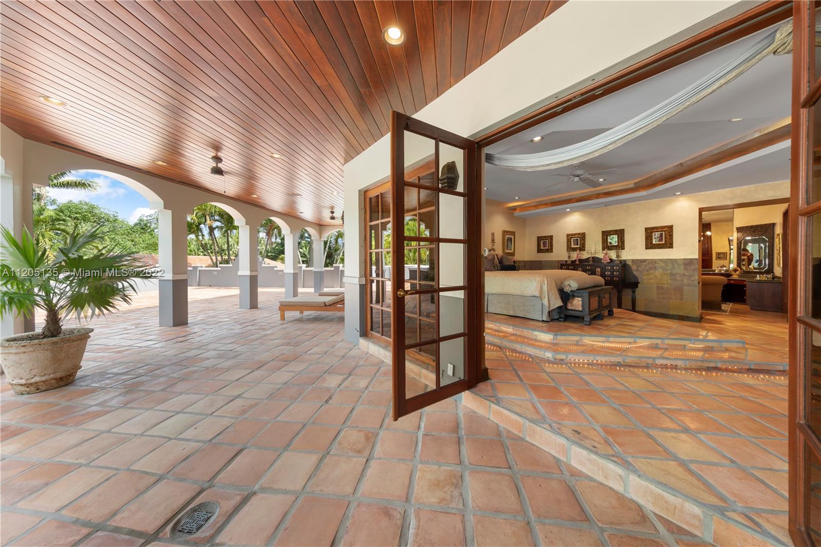 5 UPT0 10 AC RESORT ESTATE - Residential