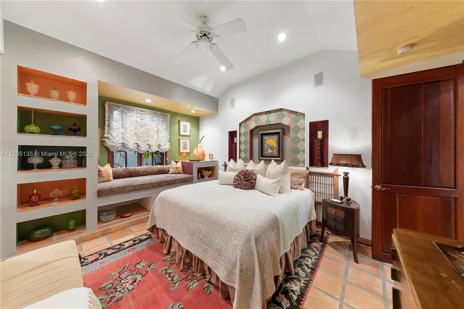 5 UPT0 10 AC RESORT ESTATE - Residential