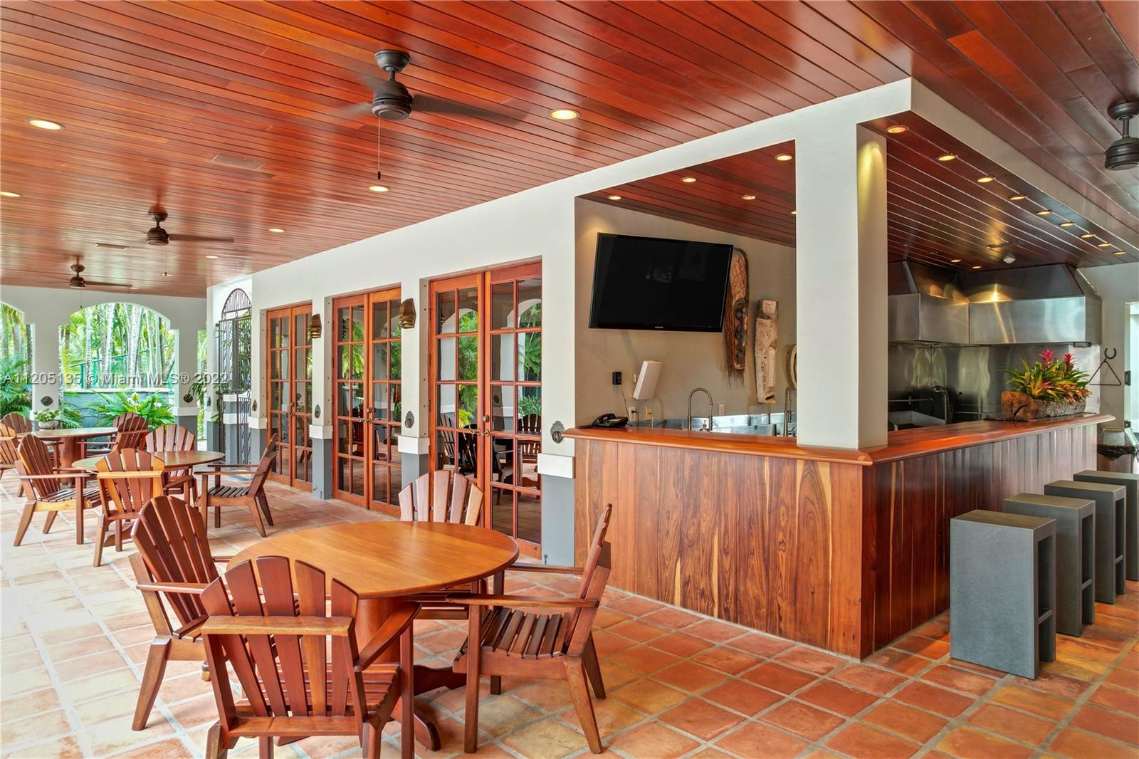 5 UPT0 10 AC RESORT ESTATE - Residential