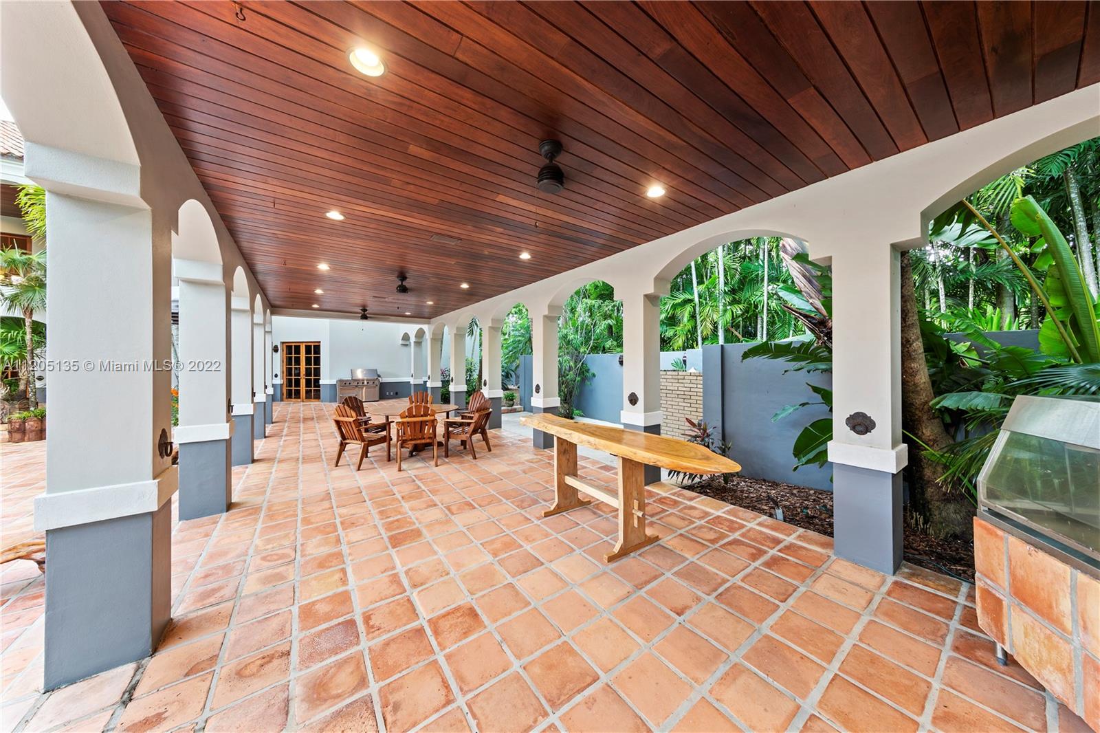 5 UPT0 10 AC RESORT ESTATE - Residential