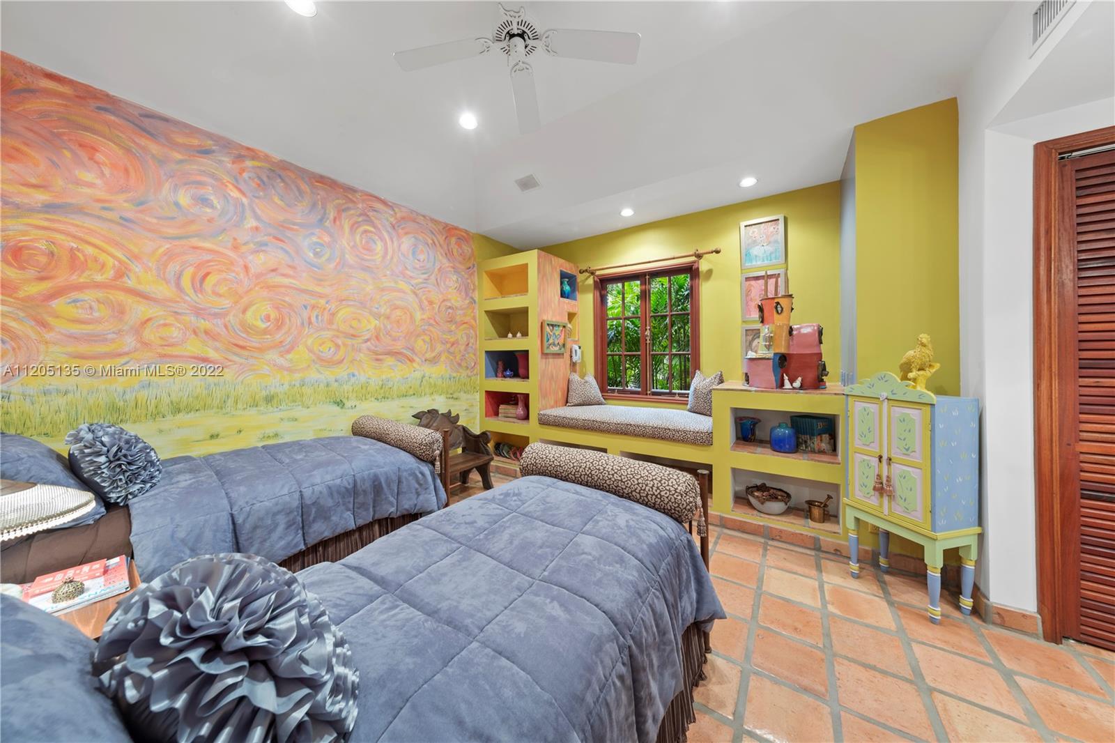 5 UPT0 10 AC RESORT ESTATE - Residential