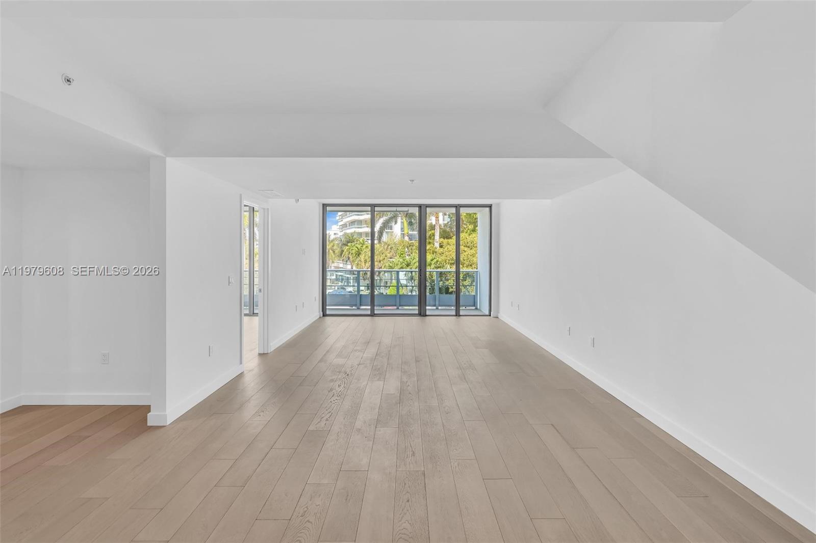 9201 E Bay Harbor Dr 310/410