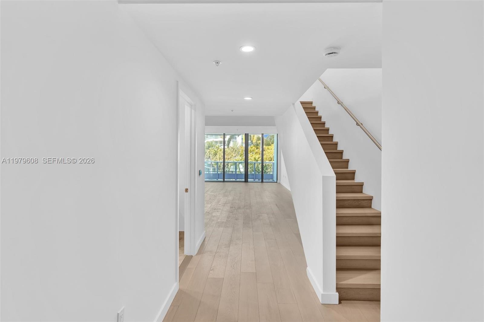 9201 E Bay Harbor Dr 310/410