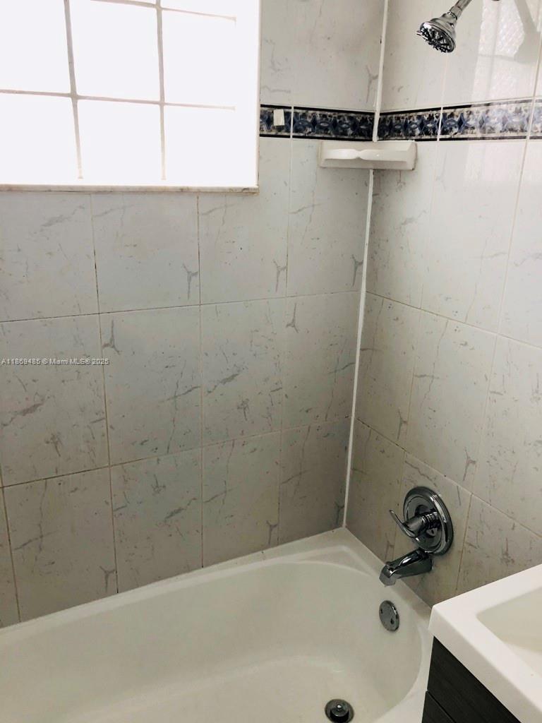 HIGHLAND SQUARE - Residential Lease