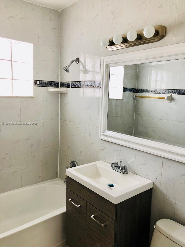 HIGHLAND SQUARE - Residential Lease