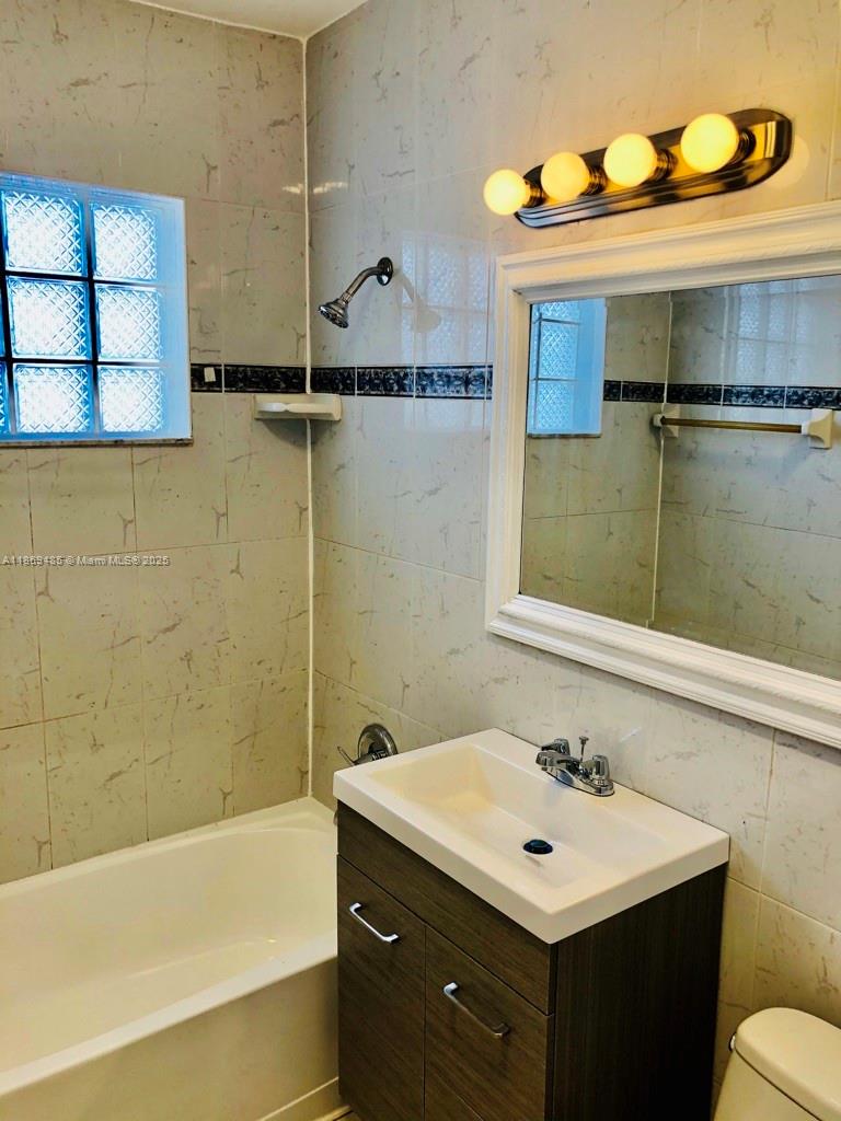 HIGHLAND SQUARE - Residential Lease