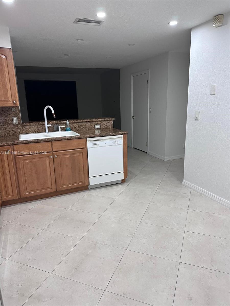 SAN REMO VILLAGE - Residential Lease